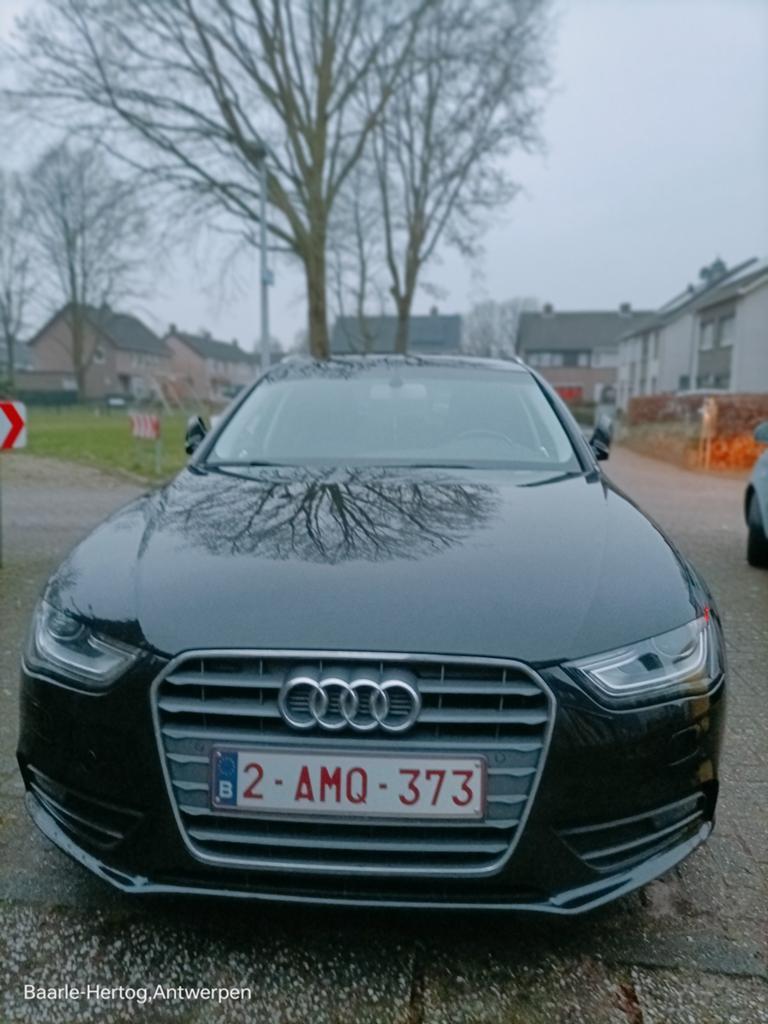 Ik verkoop een prachtige Audi A4 B8, die is In perfecte staa, Auto's, Monovolume, 4 cilinders, Zwart, 5 zetels