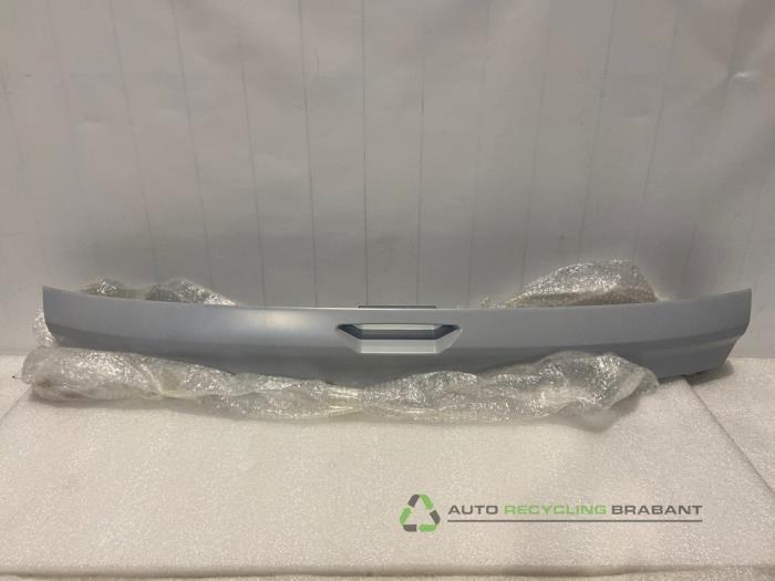 Moulure hayon d'un Ford Kuga, Autos : Pièces & Accessoires, Carrosserie & Tôlerie, Ford, Utilisé, 3 mois de garantie, Enlèvement ou Envoi