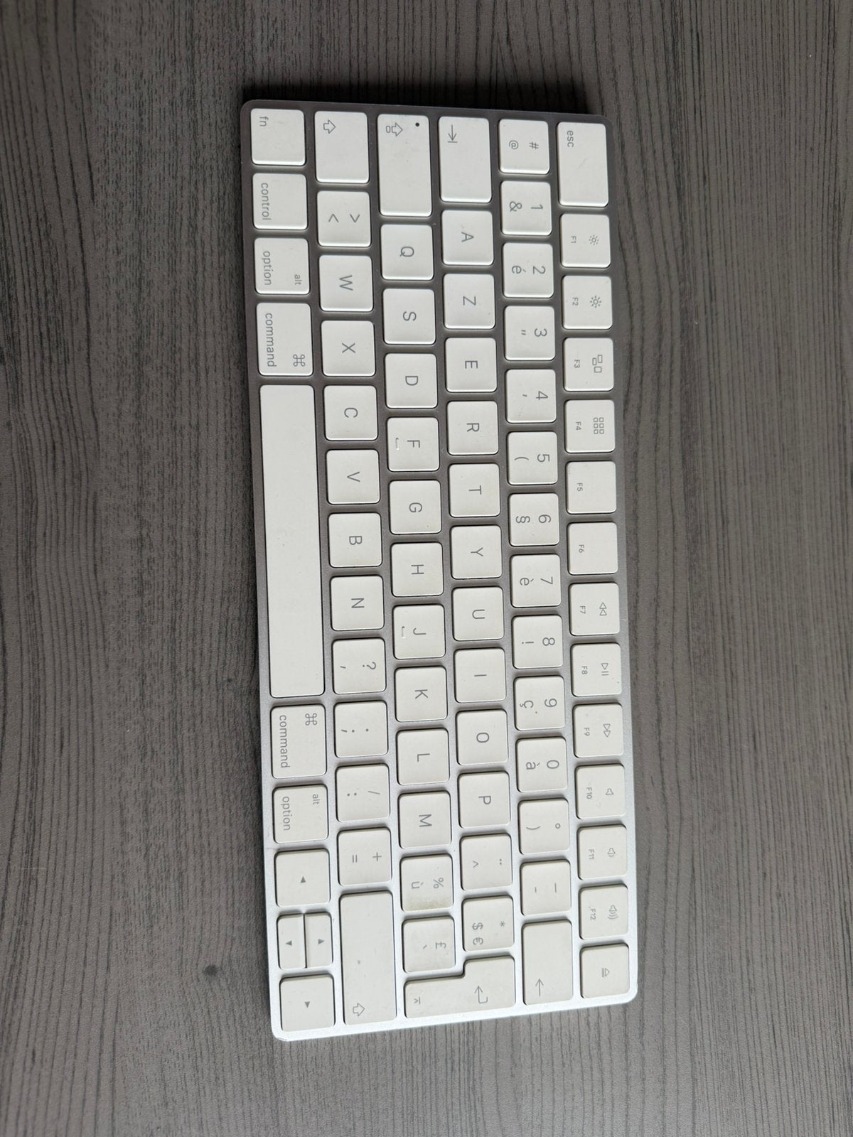 Apple magic keybord Azerty, Enlèvement ou Envoi, Azerty, Comme neuf, Rechargeable
