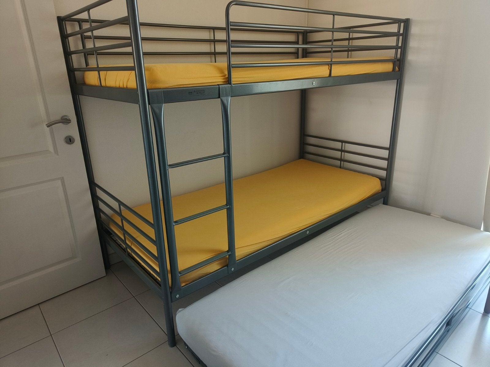 Stapelbed Ikea met drie matrassen, Ophalen, Stapelbed