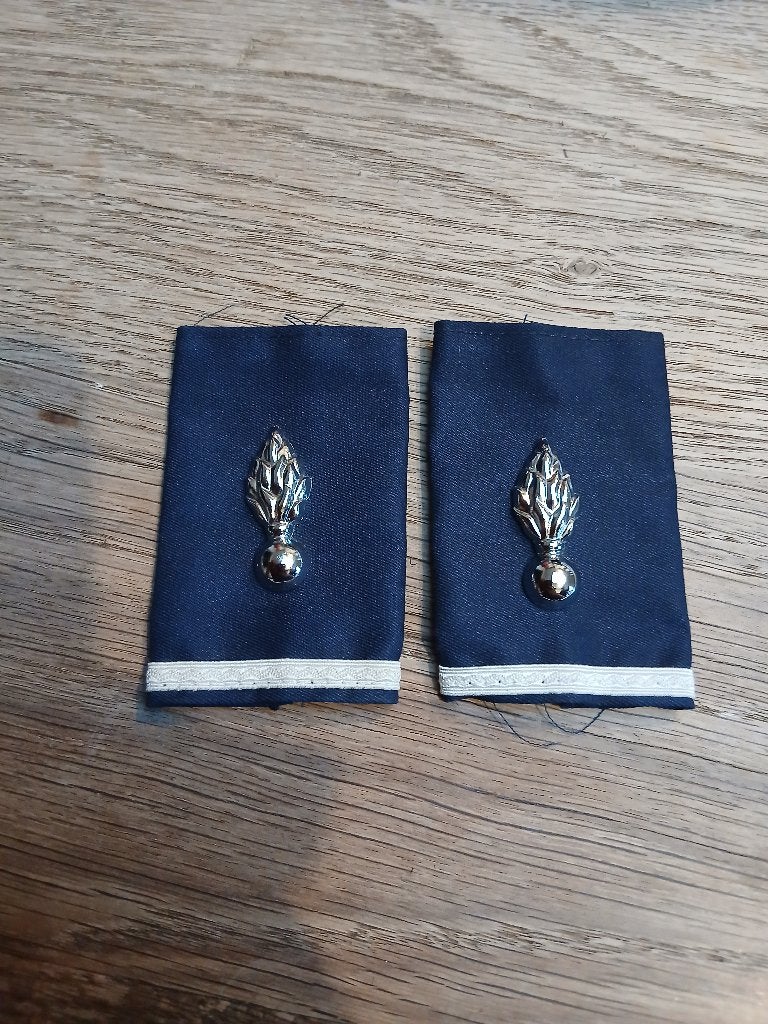 Paire de grades gendarmerie n3, Collections, Envoi, Gendarmerie, Emblème ou Badge