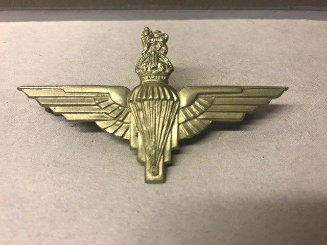 Paire de plaques à chapeaux en forme d'Angleterre, Collections, Objets militaires | Général, Enlèvement ou Envoi, Armée de terre