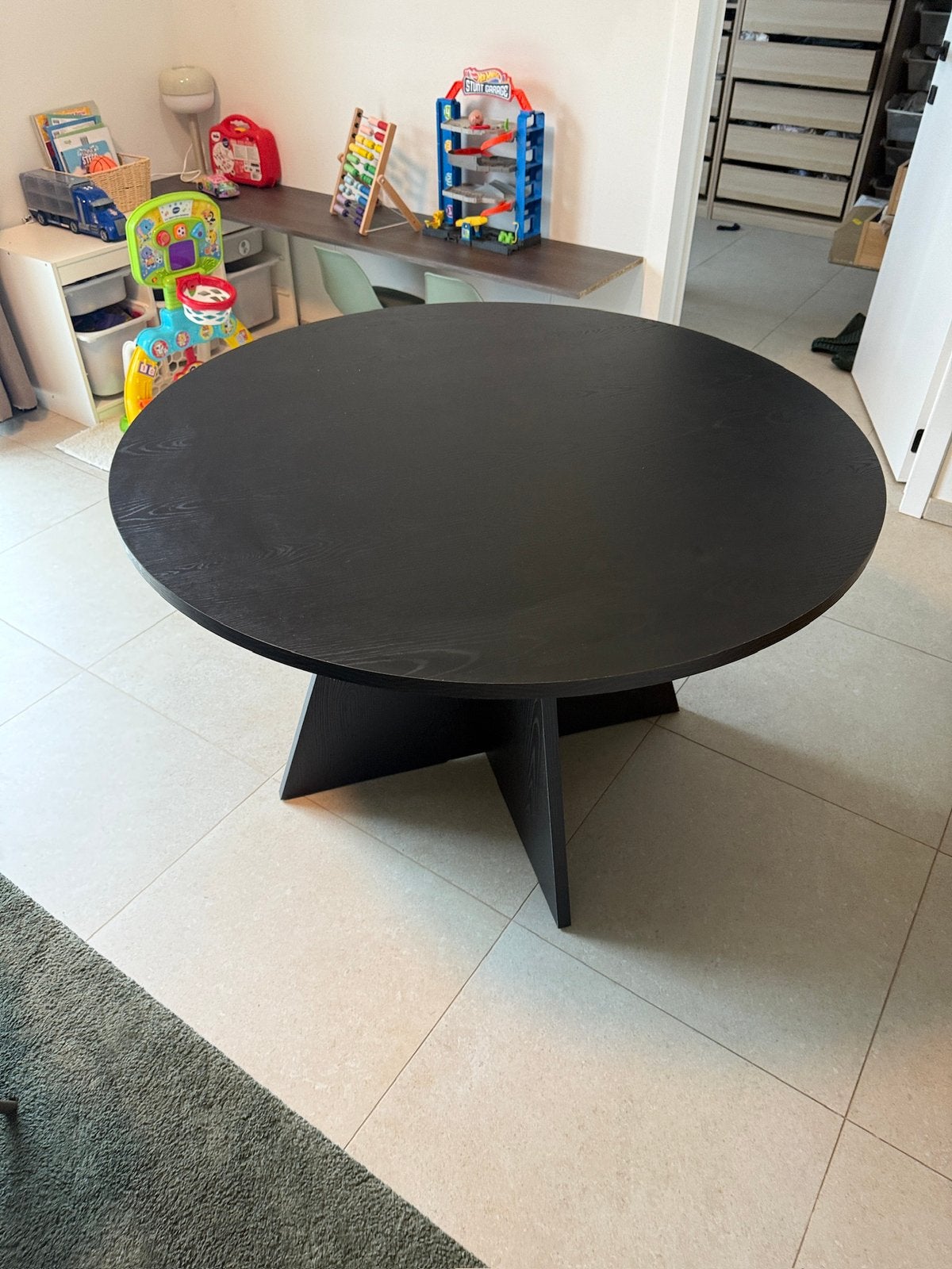 Zwarte eet tafel rond 120 cm 1 week gebruikt, Ophalen, Zo goed als nieuw, Rond