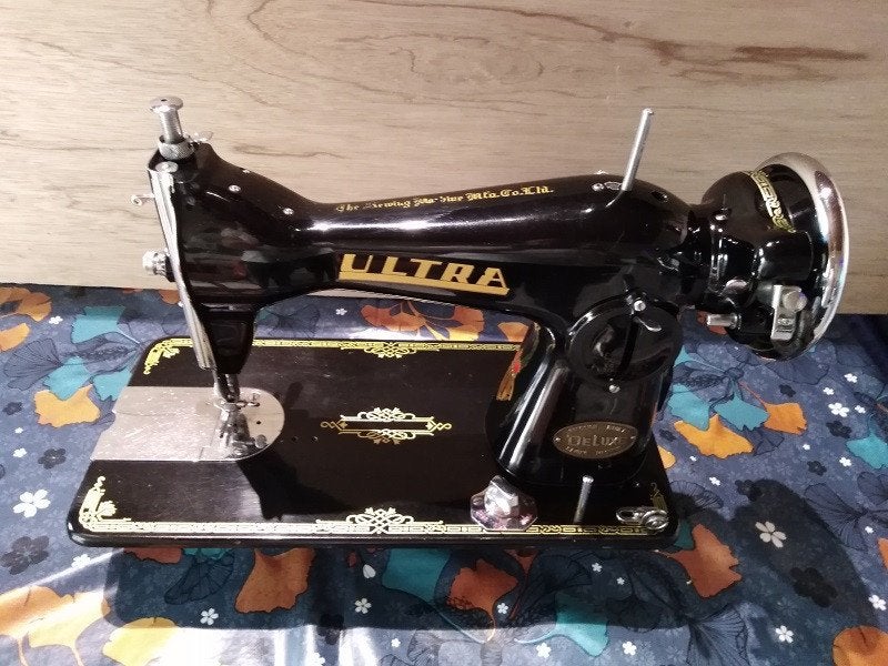 Machine a coudre vintage, Antiquités & Art, Enlèvement