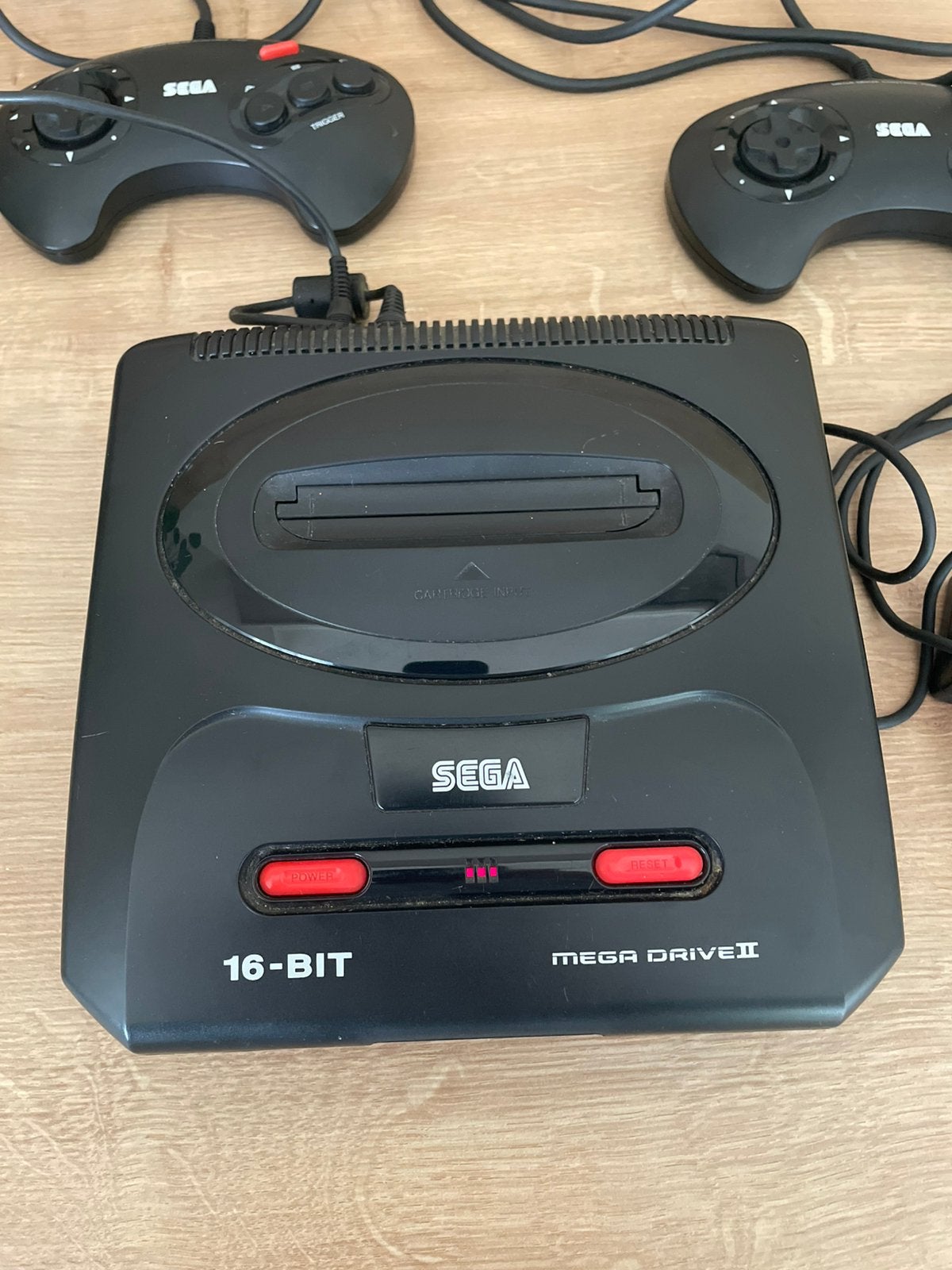 Console Sega Mega Drive II + 2 manettes et câbles, Consoles de jeu & Jeux vidéo, Enlèvement, Comme neuf, Avec 2 manettes, Mega Drive