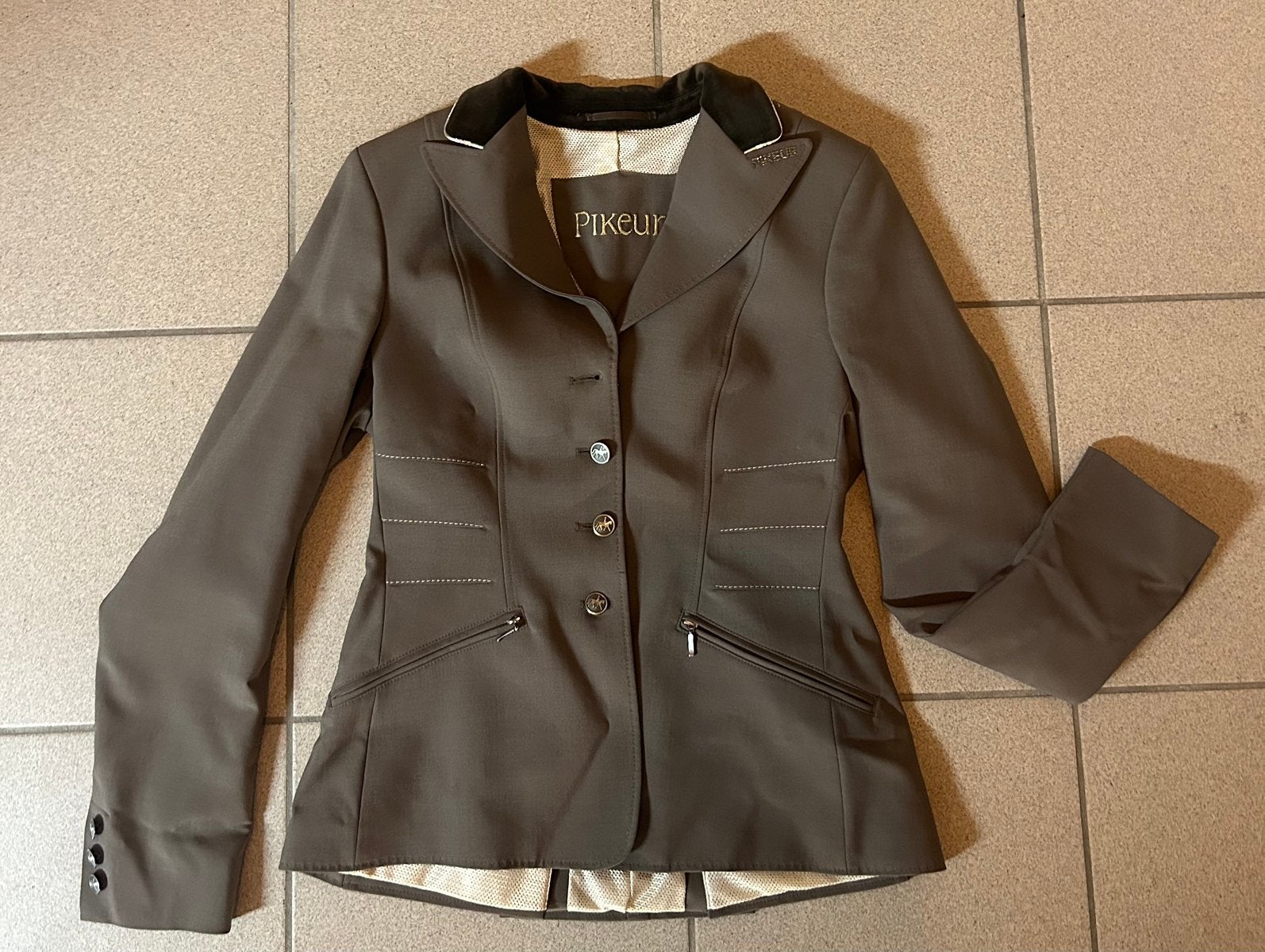 Wedstrijdjasje, Dieren en Toebehoren, Dressuur, Ophalen of Verzenden, Zo goed als nieuw, Bruin