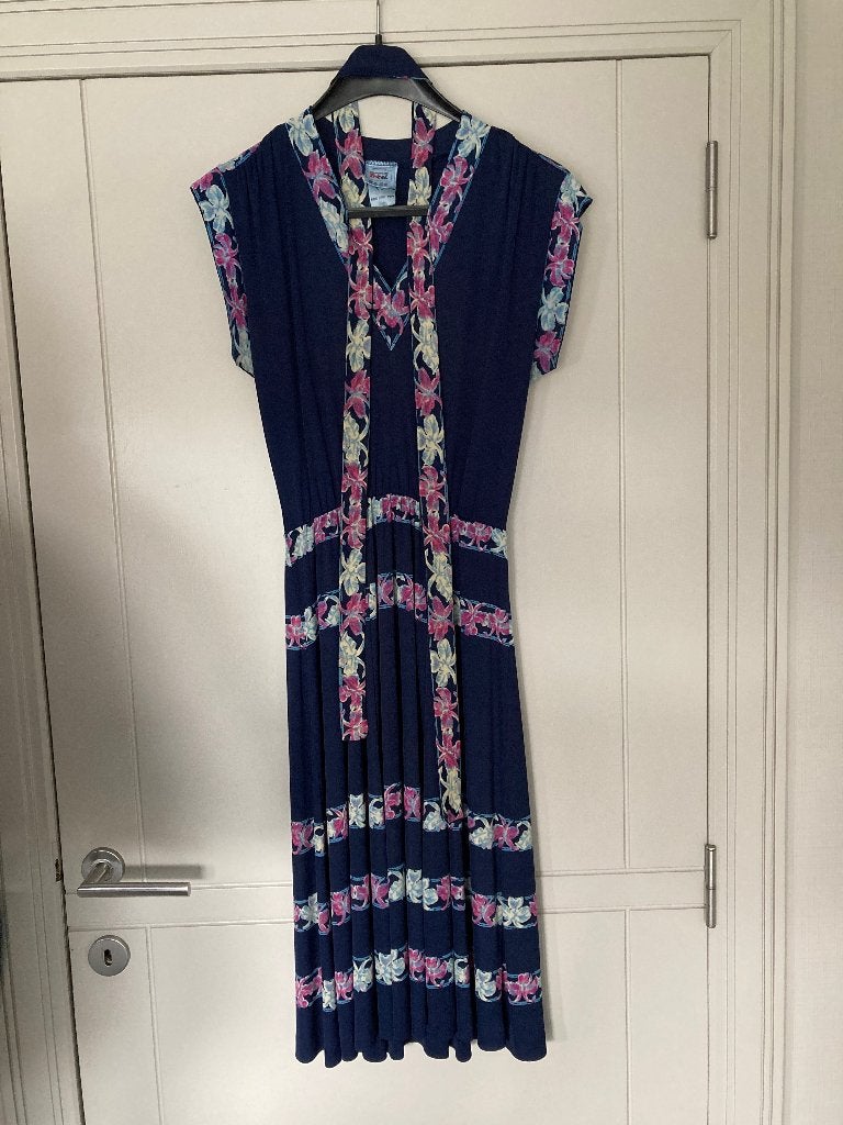 Mooie zomerjurk met licht bloesje, maat 42. RIANA. Zr.g. st., Kleding | Dames, Jurken, Blauw, Maat 42/44 (L), Ophalen of Verzenden