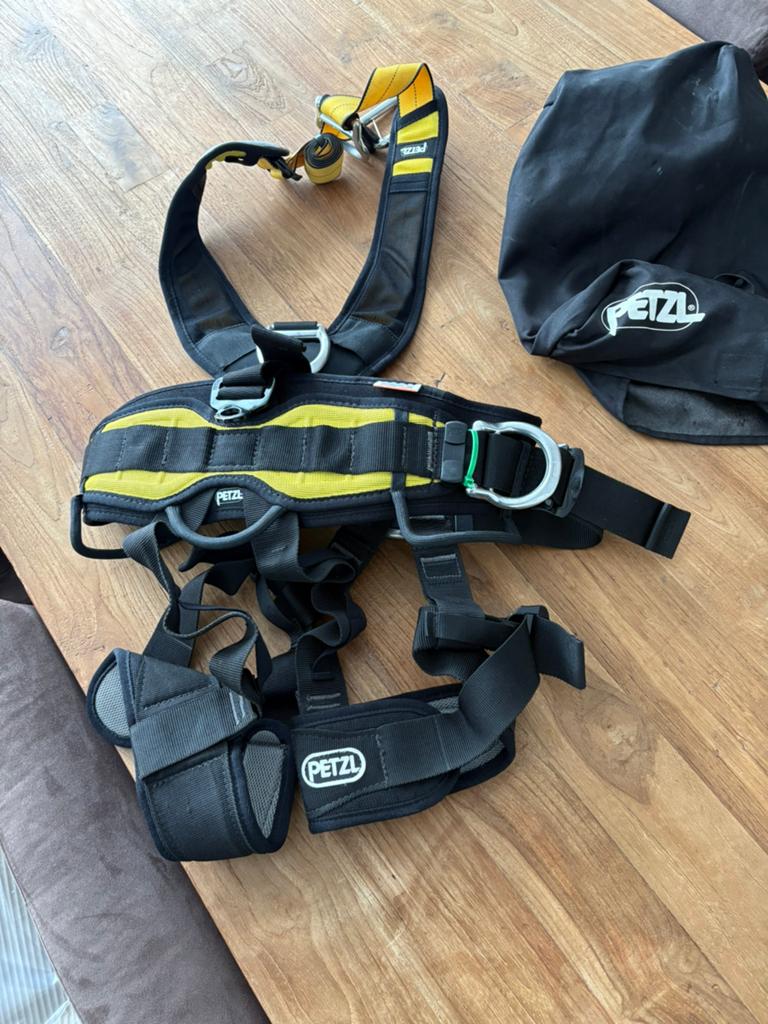 Nieuwe Petzl klim/val gordels L/XL 2stuks, Ophalen, Zo goed als nieuw