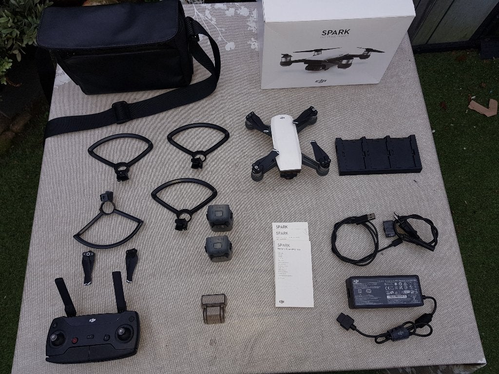 drone -dji spark -fly-combi-set, TV, Hi-fi & Vidéo, Enlèvement ou Envoi, Moins de 250 g, Qualité supérieure, 1 à 5 km