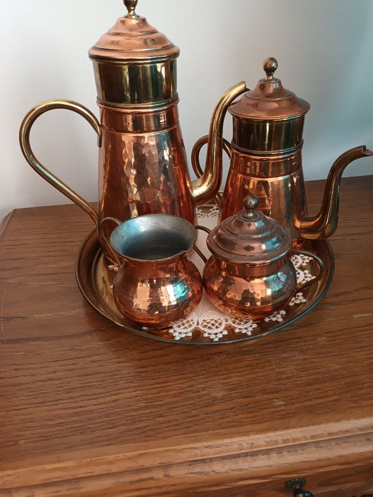 Koperen koffieservies, Ophalen