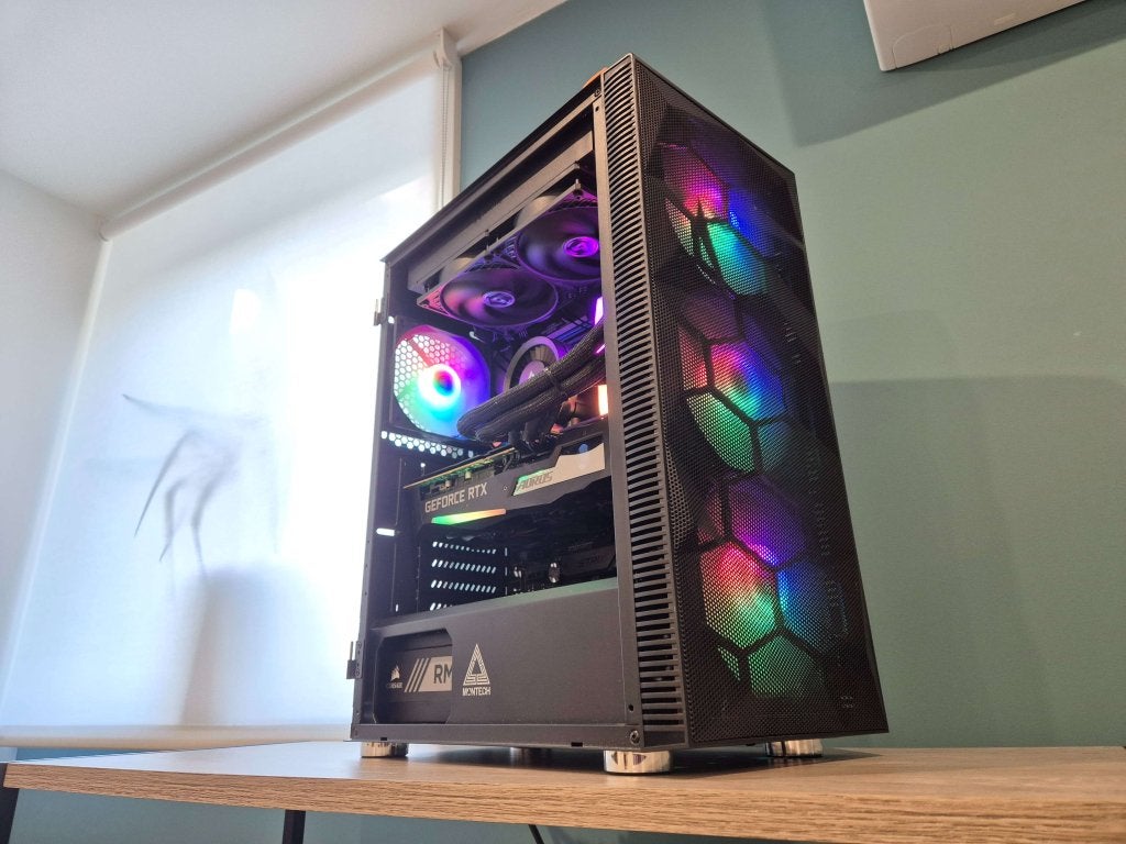 MESH RGB | RYZEN7 7800X3D, 32GB DDR5, RTX 3070 AORUS, 2TB NV, Niet ingevuld, 9950X3D, Niet ingevuld, 4 Ghz ou plus