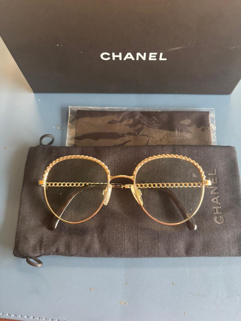 Mooie chanel bril met lederen pouche, Handtassen en Accessoires, Zonnebrillen en Brillen | Dames, Overige merken, Gebruikt, Overige kleuren