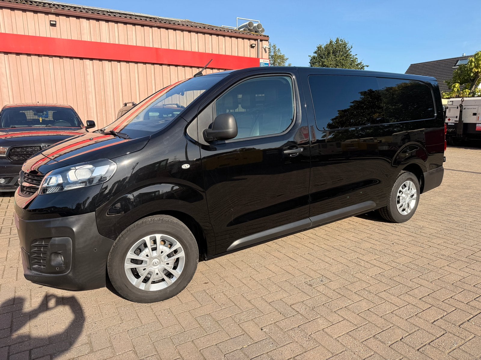 Opel Vivaro 2.0 d 90kw dubbel cabine L3, Auto's, 149 g/km, 2500 kg, Zwart, Bedrijf
