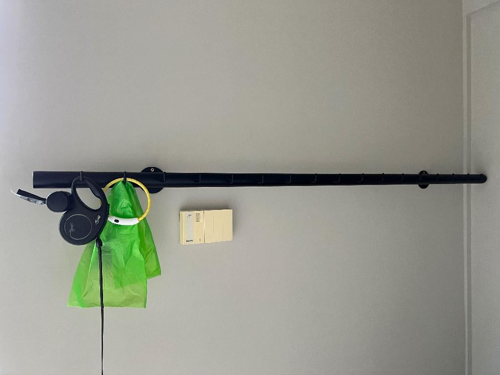 Moderne zwart gemoffelden kapstok, Huis en Inrichting, Ophalen, Zo goed als nieuw, Metaal, Wandkapstok