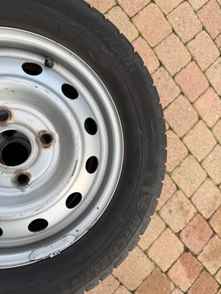 Aanhangwagen banden met velg 4x, Ophalen, Zo goed als nieuw