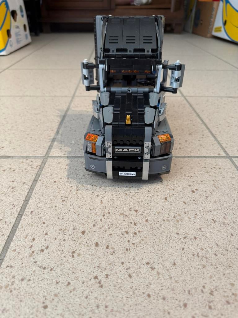 Mack vrachtwagen lego, Ophalen, Zo goed als nieuw, Lego