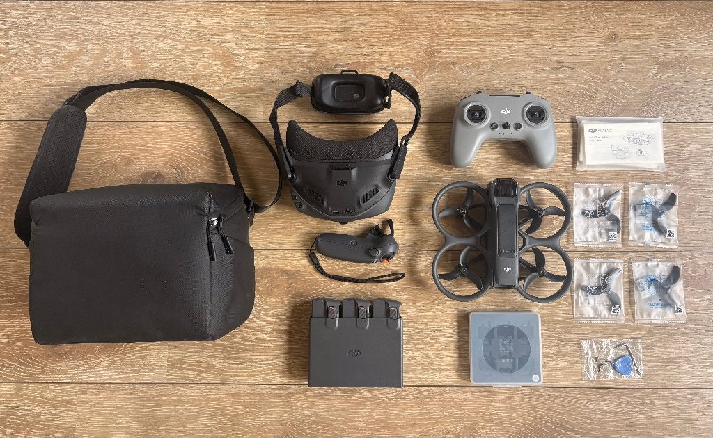 DJI Avata 2 - Fly More Pack, 250 à 900 g, Vue à la première personne (FPV), Utilisé, Autres types
