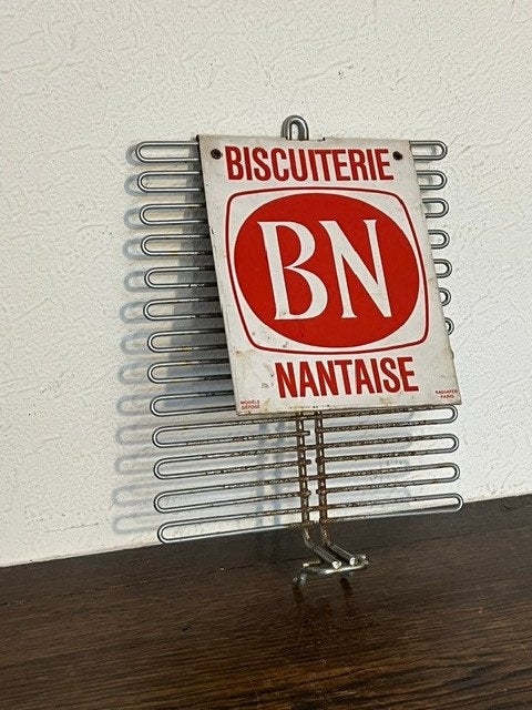 Étagère métallique BN Biscuiterie Nantaise, Enlèvement