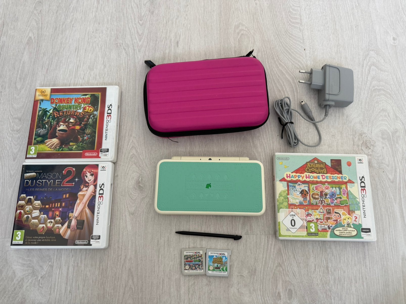 Nieuwe Nintendo 2DS XL Animal Crossing Limited Edition met, Games en Spelcomputers, Ophalen, Nieuw