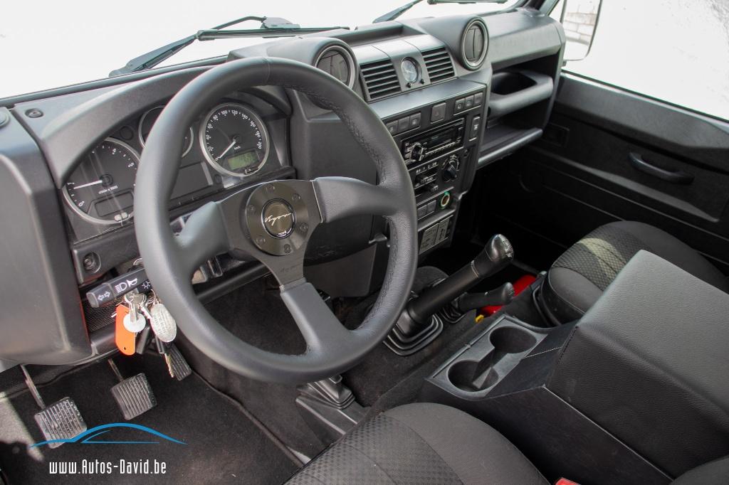 Land Rover Defender 110 VAN TD4 2.4 Turbo - D / 4X4, Auto's, Land Rover, 90 kW, Stof, Zwart, 4 cilinders