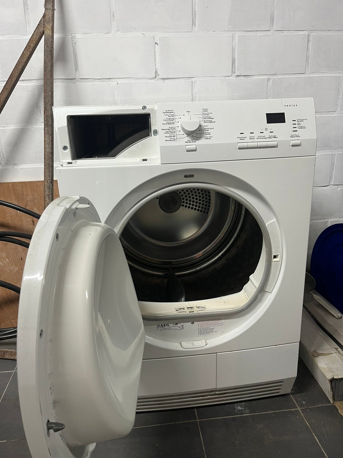 Droogkast AEG, Elektronische apparatuur, Ophalen, 8 tot 10 kg, Voorlader, Niet werkend