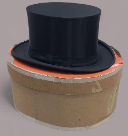 Aleisa hoge hoed in originele kartonnen hoedendoos, Vêtements | Hommes, Chapeaux & Casquettes, Enlèvement ou Envoi, B, B, Retrohouse@telenet.be