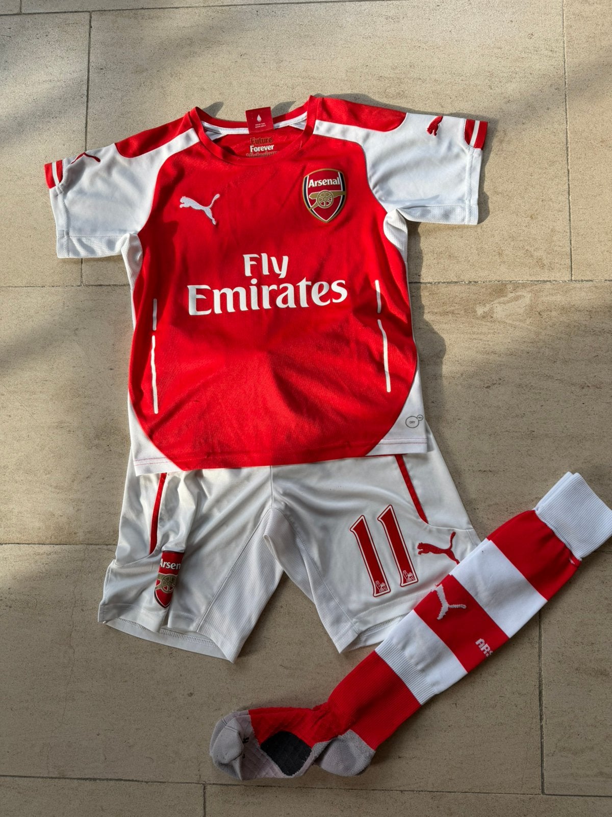 Voetbalshirt en short Arsenal Özil Puma maat 140, Ophalen of Verzenden, Gebruikt, Jongen, Sport- of Zwemkleding