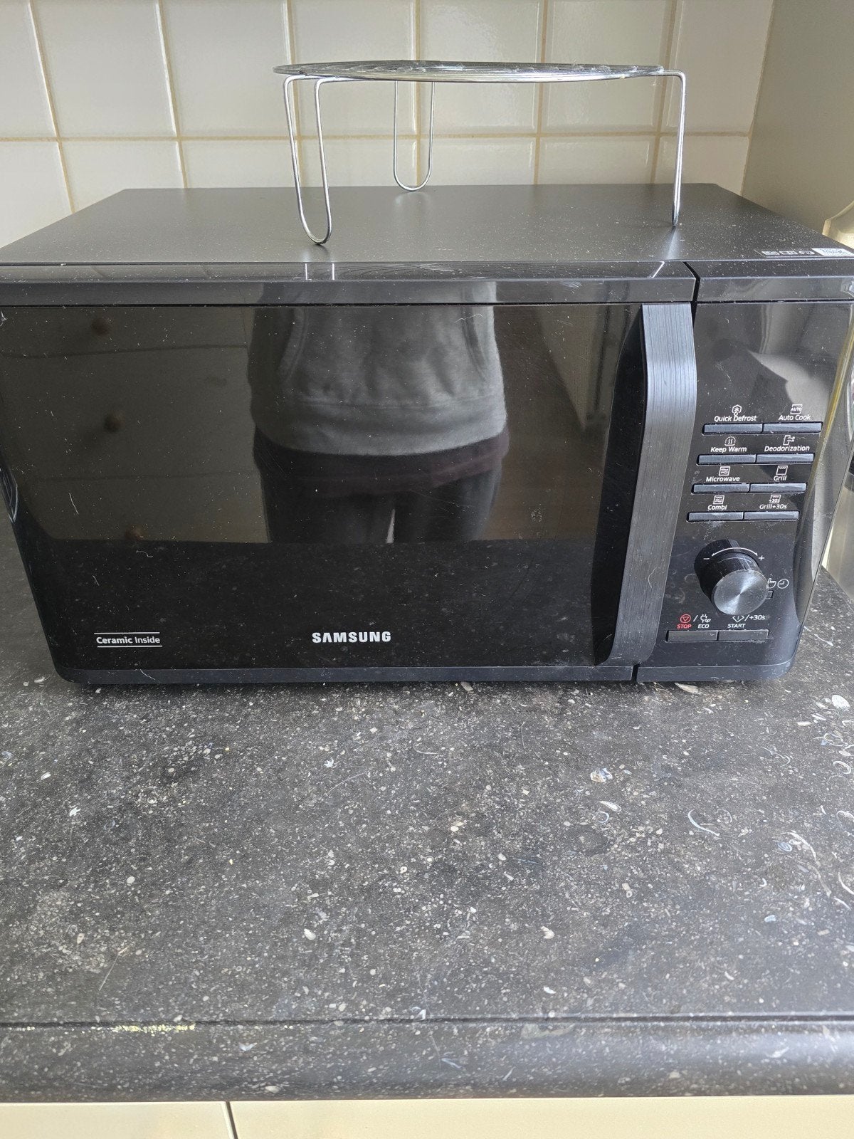 microwave for free working but with holes in the door, Enlèvement