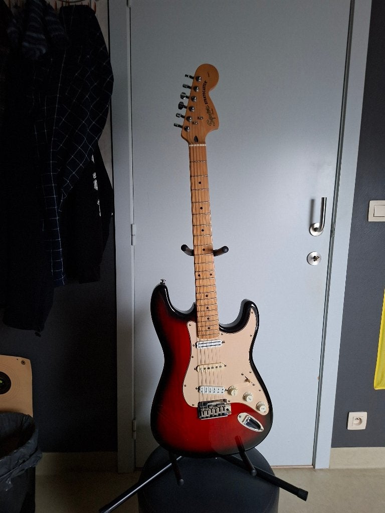 elektrisch gitaar  Squier by Fender  Stratocaster, Muziek en Instrumenten, Ophalen, Zo goed als nieuw, Fender