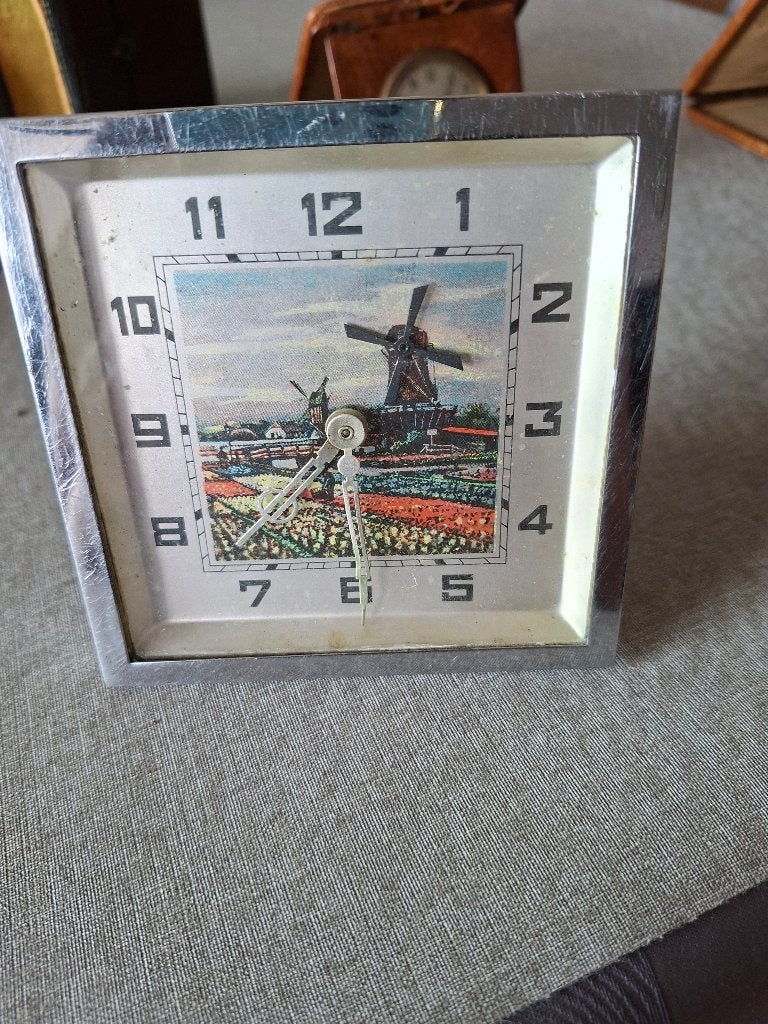 Wekker met beweegde molen  tulpen veld, Ophalen