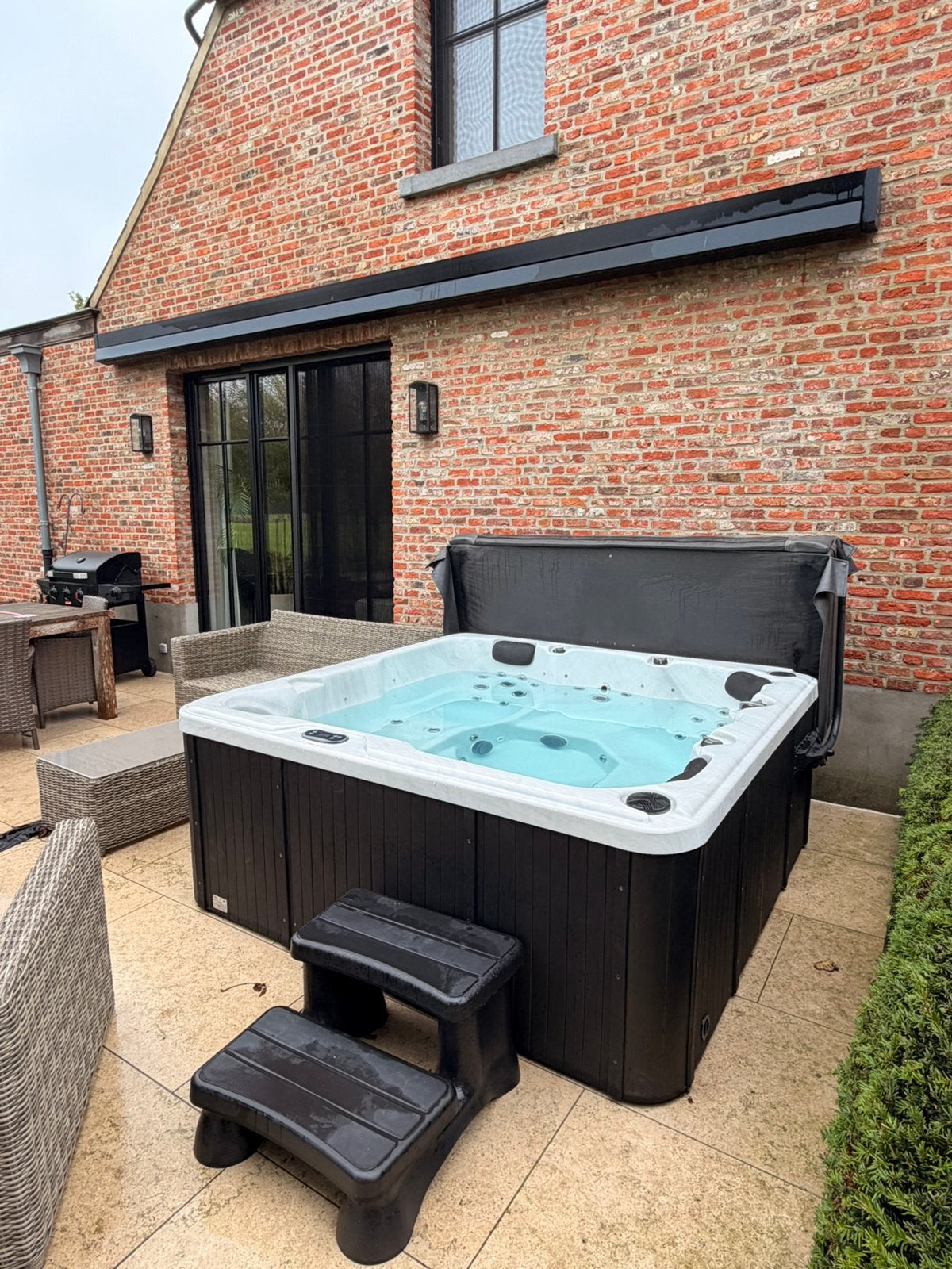 5-persoons jacuzzi met 1 jaar garantie, Enlèvement ou Envoi, Comme neuf, Couverture, Fixé