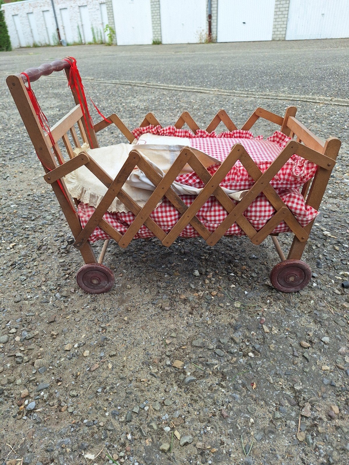 Vintage poppenwagen, Ophalen