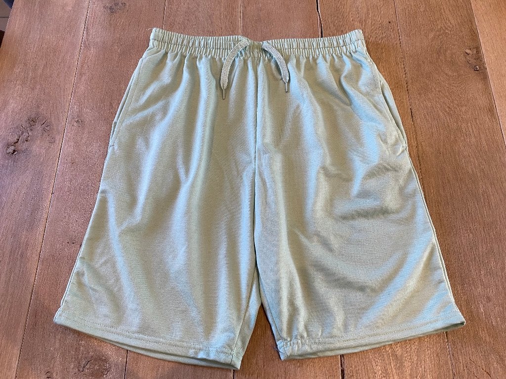 groene short medium, Ophalen of Verzenden, Maat 48/50 (M)