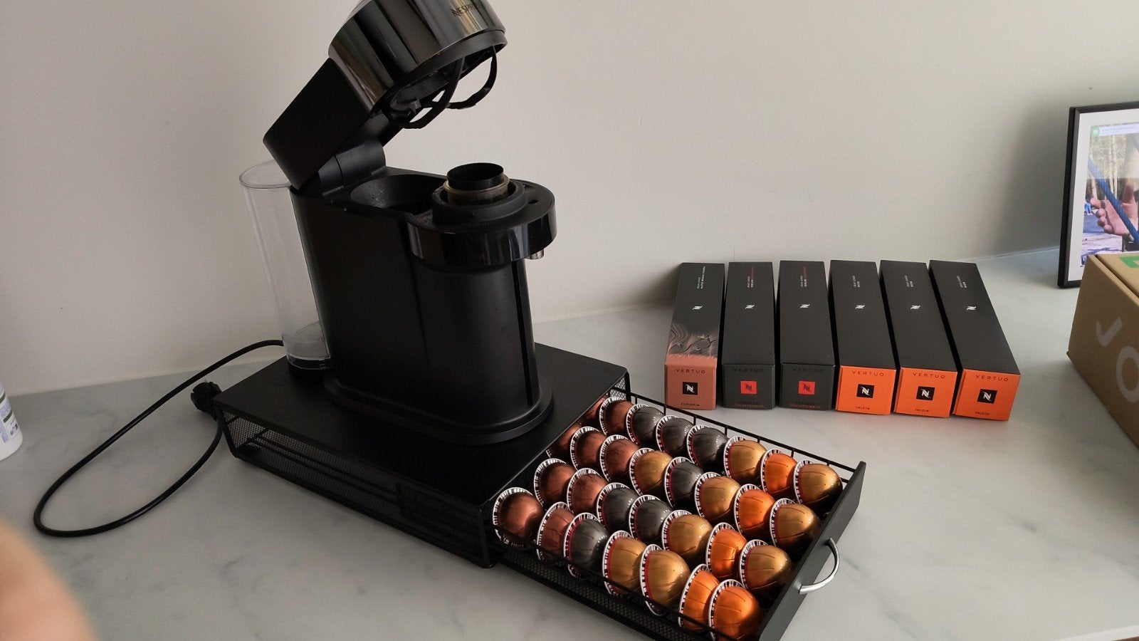 Nespresso vertuo set, incl toestel, 90 capsules, en opbergla, Elektronische apparatuur, Koffiezetapparaten, Zo goed als nieuw