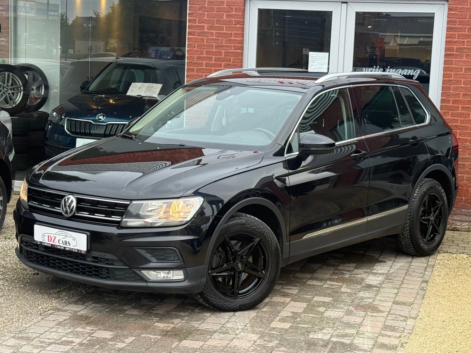 VOLKSWAGEN TIGUAN 2.0TDI 150PK |NAVI | APPLE CARPLAY | USB, Auto's, Voorwielaandrijving, Stof, 4 cilinders, Zwart