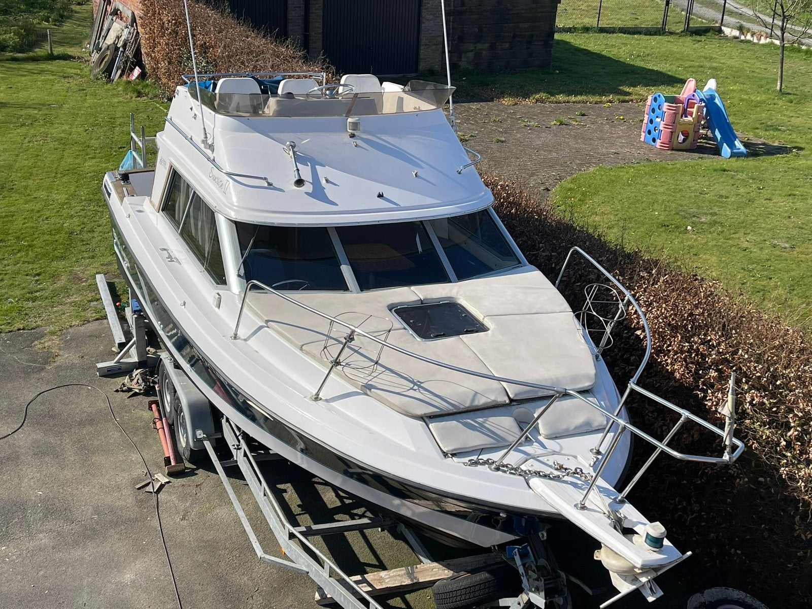 Bayliner 2556 flybridge met boegschroef, Watersport en Boten, Binnenboordmotor, Boegschroef, Zo goed als nieuw, Polyester