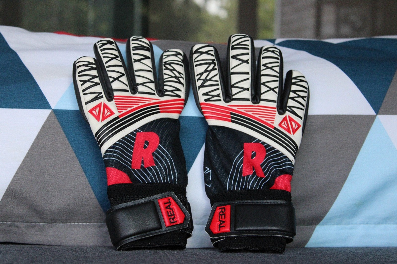Real keeperhandschoen maat 5.5 nieuwstaat., Sport en Fitness, Voetbal, Ophalen