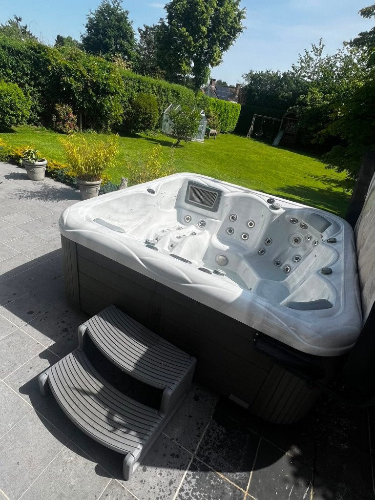 Jacuzzi, Jardin & Terrasse, Enlèvement, Utilisé, Escalier, Fixé