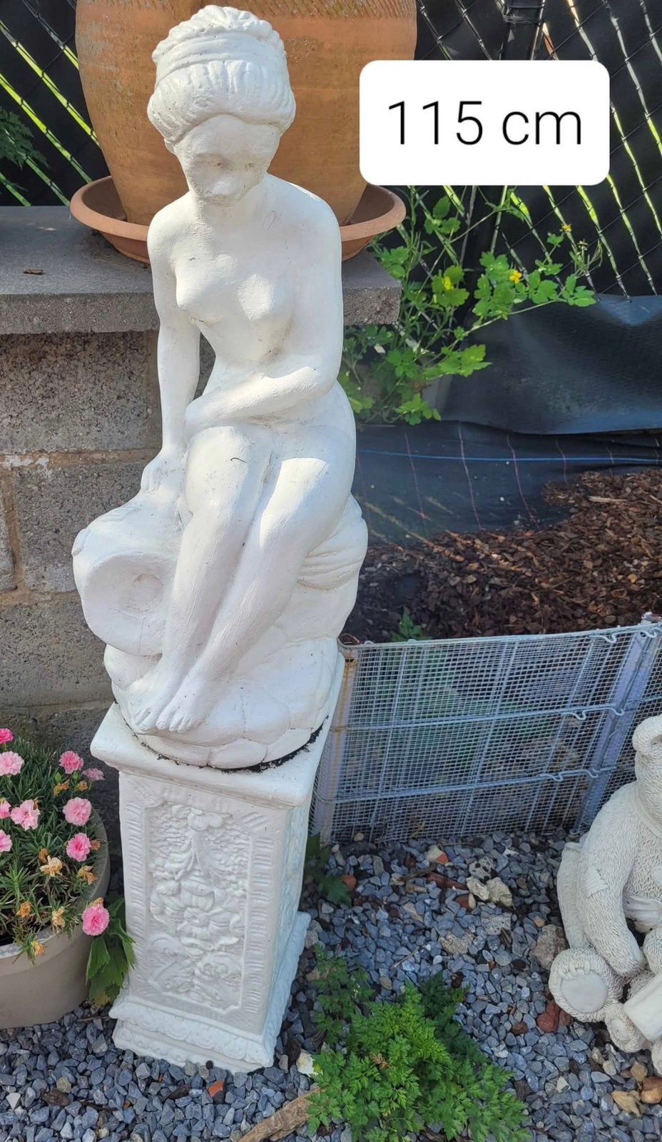 Vrouw op voet, Tuin en Terras, Ophalen, Zo goed als nieuw