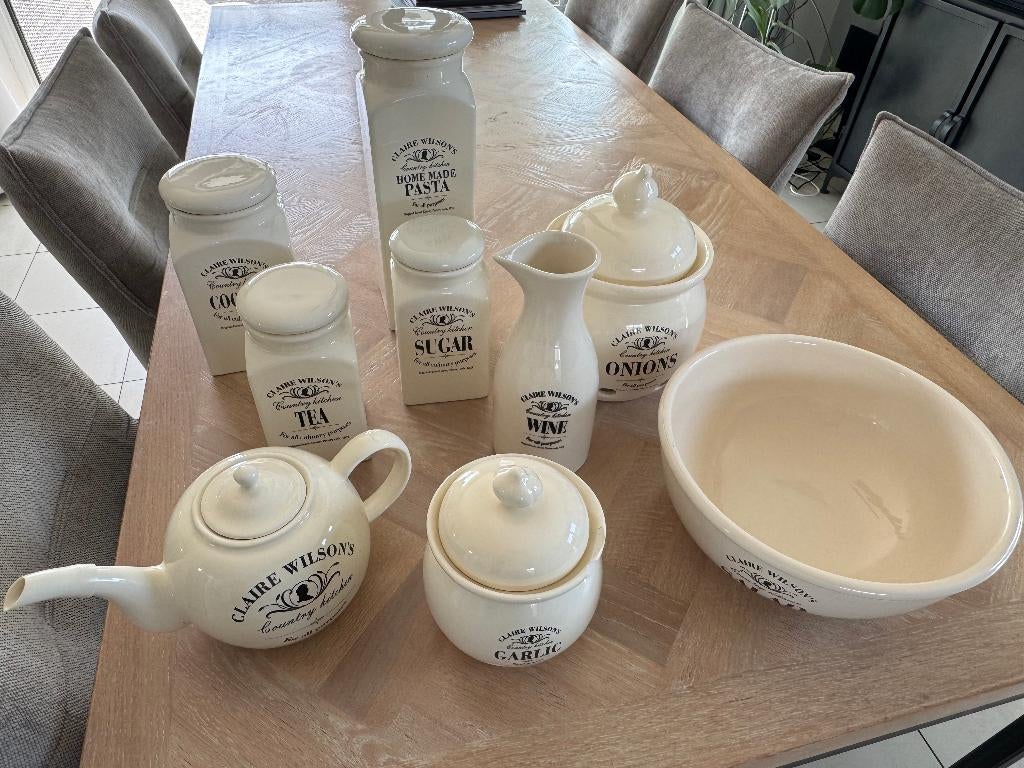 Keukenservies met bewaarpotten, schaal en theepot, Ophalen, Zo goed als nieuw, Overige stijlen, Aardewerk