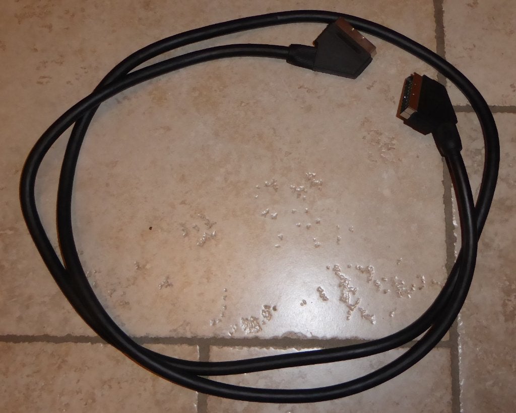 Dikke scart kabel/ 1m90/ Prima staat, Audio, Tv en Foto, Audiokabels en Televisiekabels, Ophalen, Zo goed als nieuw