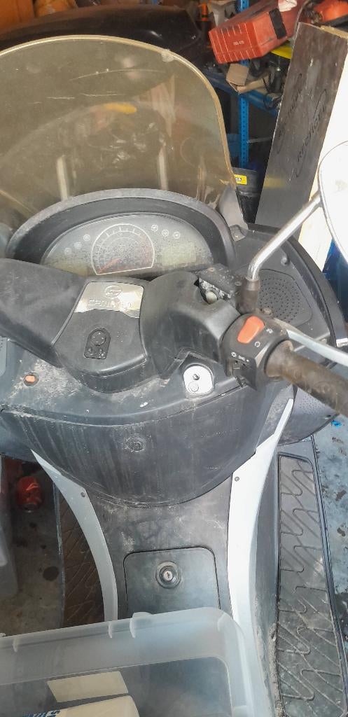 Moto 250, Motoren, Motoren | Schademotoren, Ophalen, 250 cc, Scooter, Motorrijbewijs A