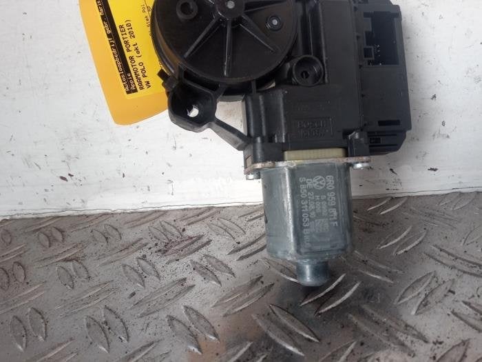 Moteur de vitre portière d'un Volkswagen Polo, Autos : Pièces & Accessoires, -, Volkswagen, -, 3 mois de garantie