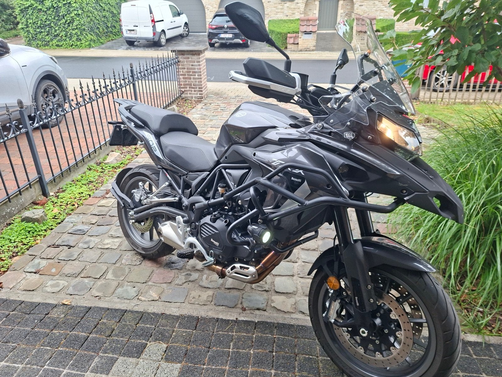 Benelli TRK 502 – 2022 – 8.320 km – A2 35 kW, Motoren, 2 cilinders, Particulier, Toermotor, Minimaal motorrijbewijs A2