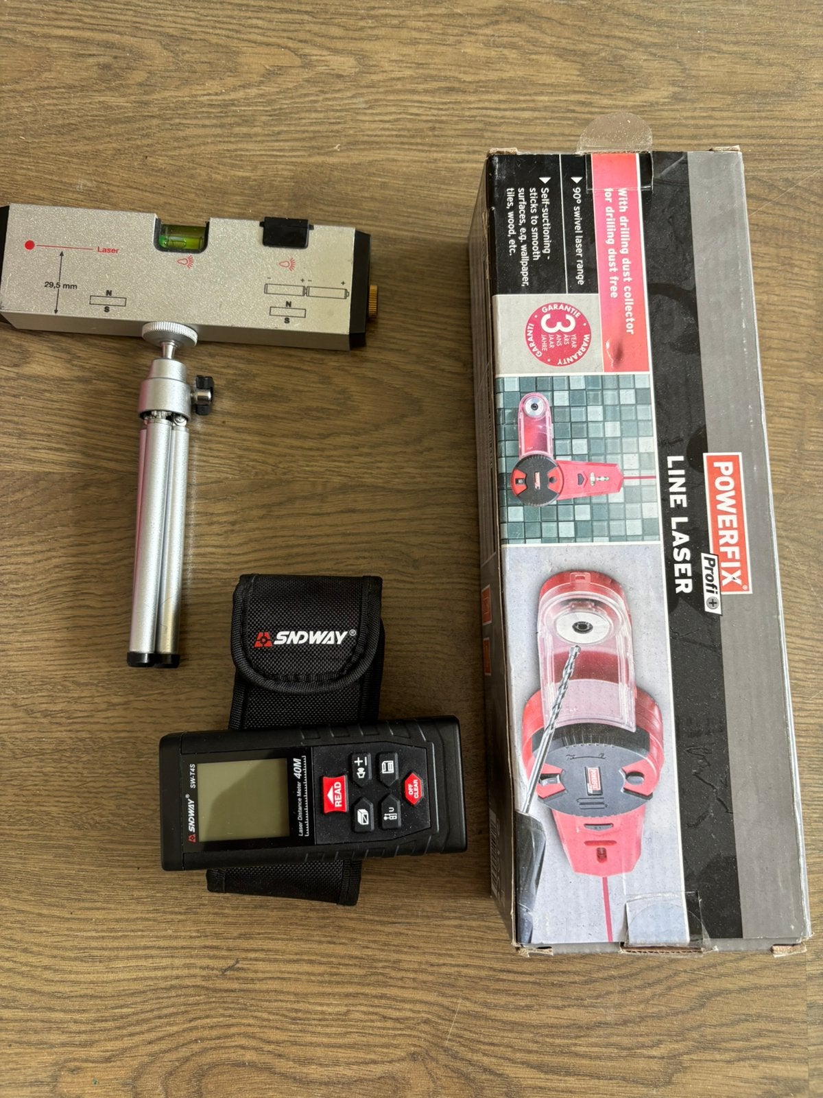 Klein gereedschap met laser, Ophalen, Zo goed als nieuw, Waterpas