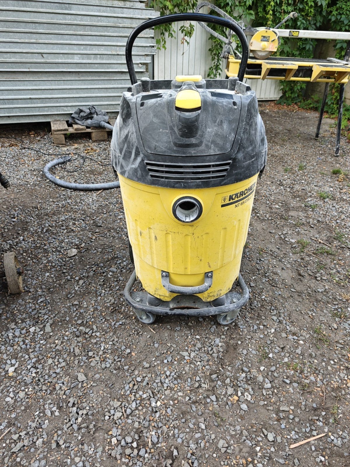 grande aspirateur Karcher avec un nouveau filtre, Bricolage & Construction, Matériel de nettoyage, Enlèvement