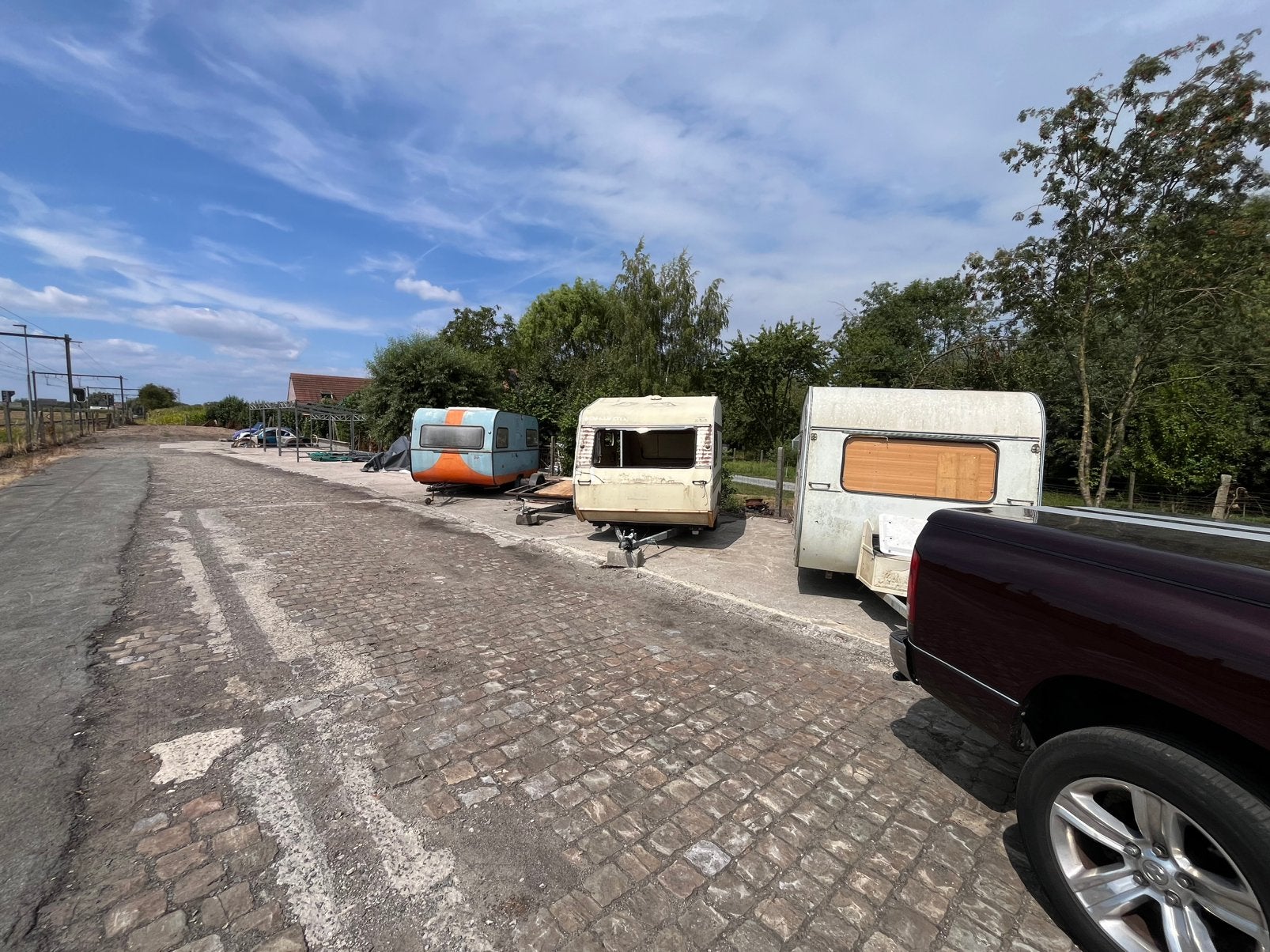 Caravane à restaurer vend ou échange, Particulier