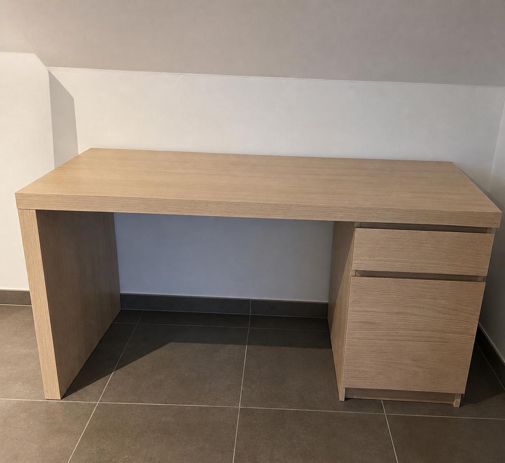 Te koop: Stevig IKEA MALM bureau – licht hout, Ophalen, Zo goed als nieuw, IKEA, Hout