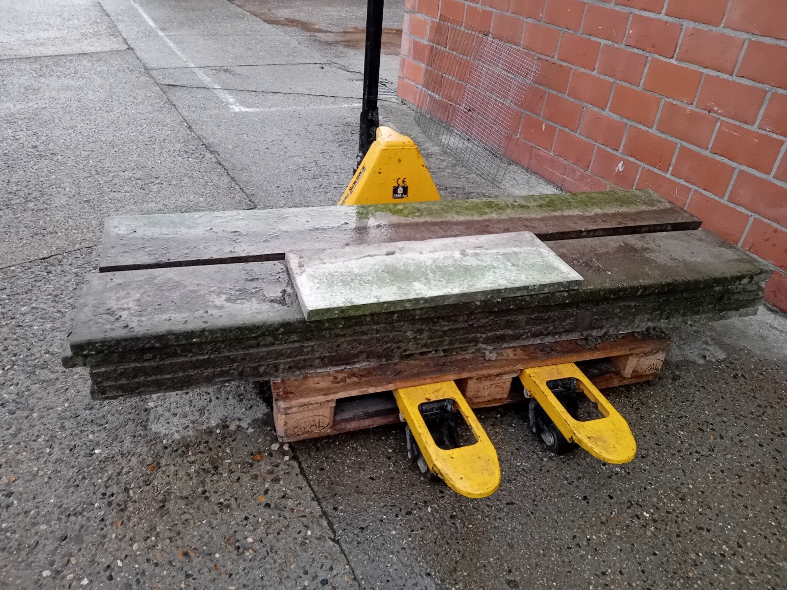 Beton platen, Enlèvement