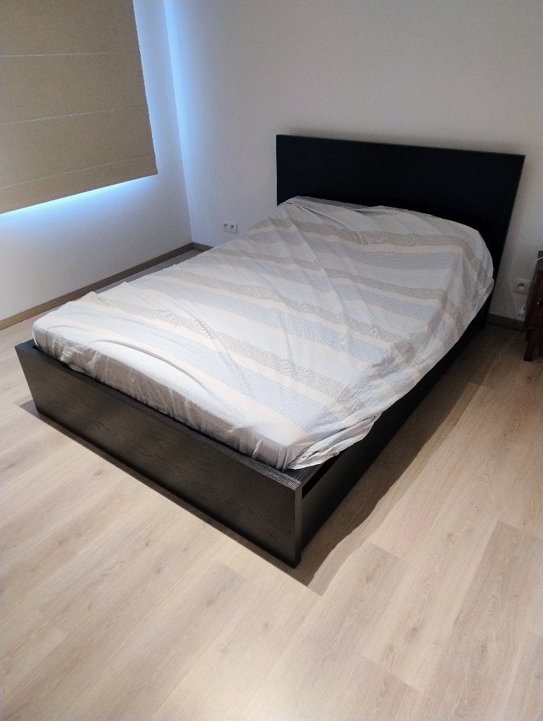 Lit Malm en bon état à vendre, Maison & Meubles, Enlèvement, 200 cm, Bois, Noir
